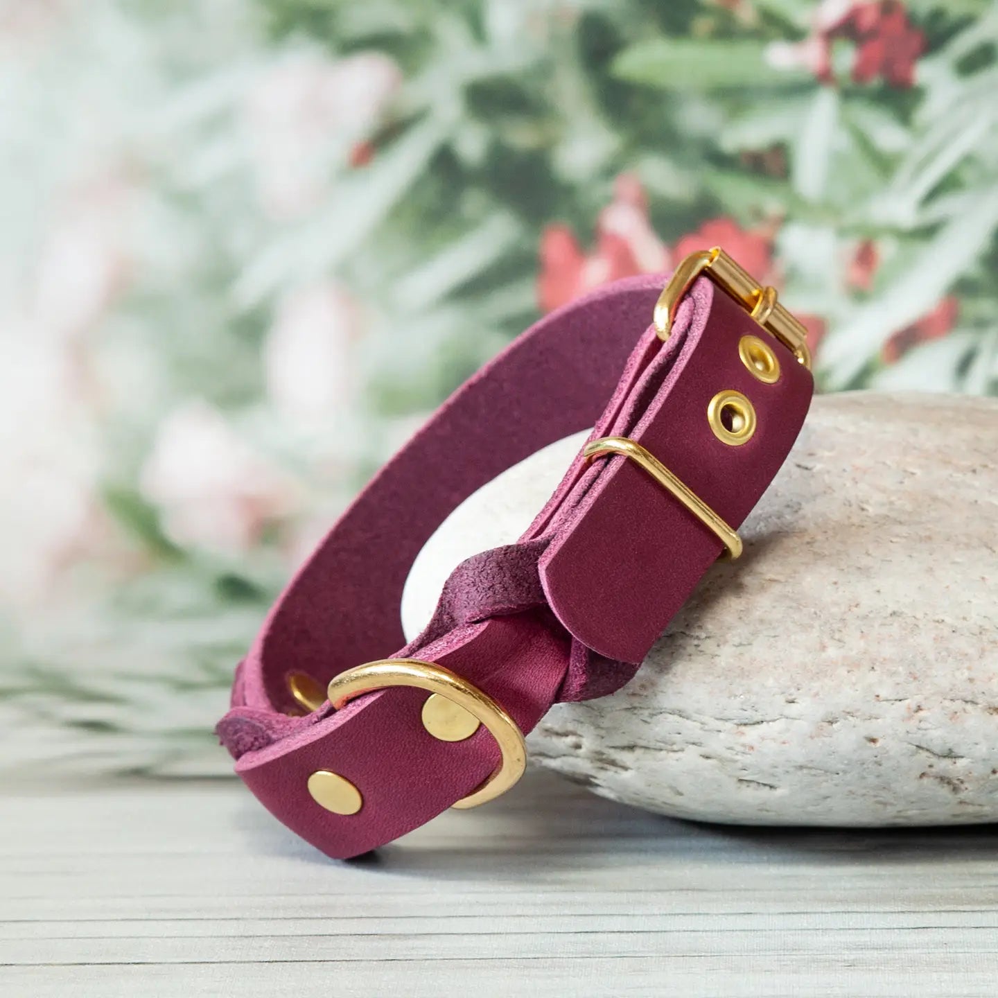 Läderhalsband i lila